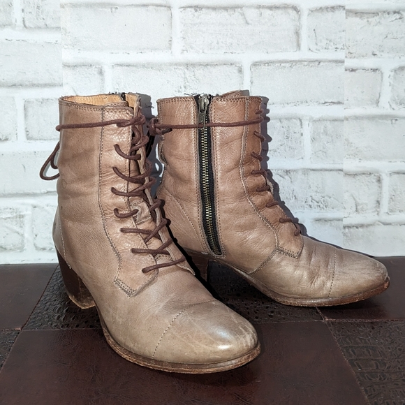 Frye Courtney Tan Brown Antique Style Lace Up Boots size 7 - Picture 3 of 14